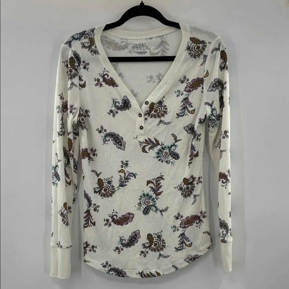3For$20 Time and Tru Cream Floral Long Sleeve Henley size: M